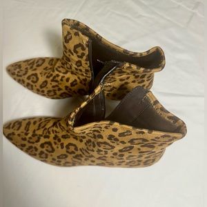 🐆 Leopard booties 2” heel